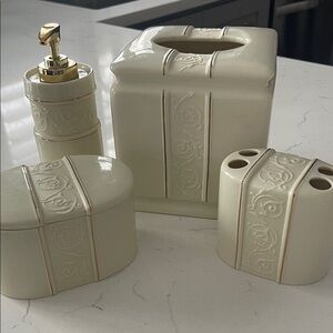 Elegant Cream Bathroom Accessory Set